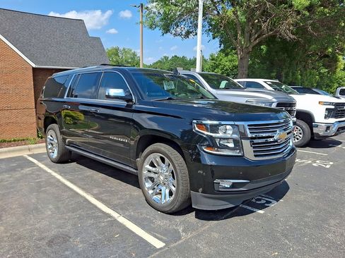 Used 2020 Chevrolet Suburban Premier w/ Premier Plus Edition AWD/4WD image 2