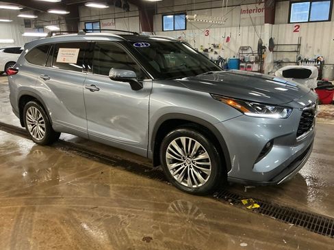 Used 2022 Toyota Highlander Platinum image 7