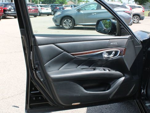Used 2019 INFINITI Q70 Luxe w/ Proactive Package AWD/4WD image 10