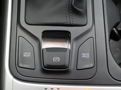 Used 2025 Kia Carnival FWD image 25
