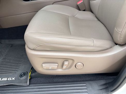 Used 2023 Lexus GX 460 Premium w/ Premium Package AWD/4WD image 23