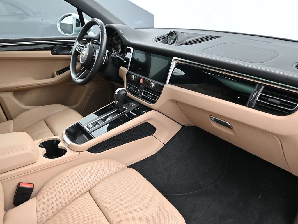 Certified 2023 Porsche Macan AWD/4WD image 14