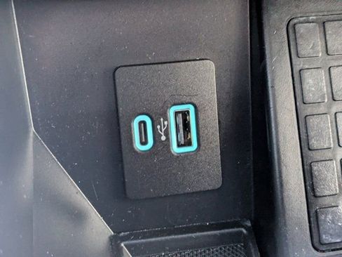 Used 2022 Ford F150 Lariat w/ Trailer Tow Package image 19