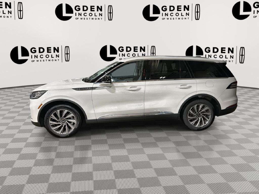 Used 2025 Lincoln Aviator AWD image 5