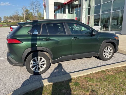 Used 2022 Toyota Corolla Cross LE image 2
