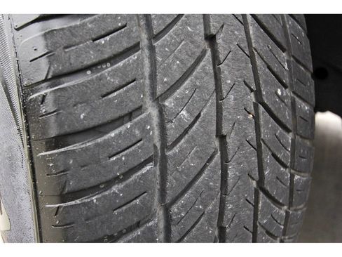 Used 2023 GMC Yukon XL SLT image 32