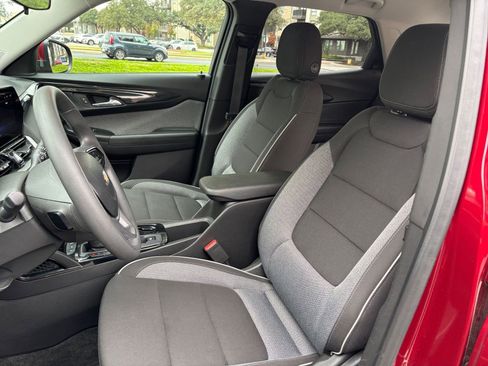 Used 2025 Chevrolet TrailBlazer LT image 30