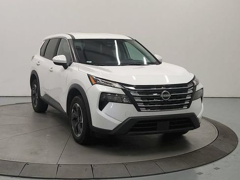 Used 2024 Nissan Rogue SV FWD image 3