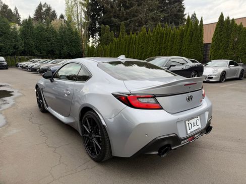 Used 2024 Toyota GR86 Premium image 2