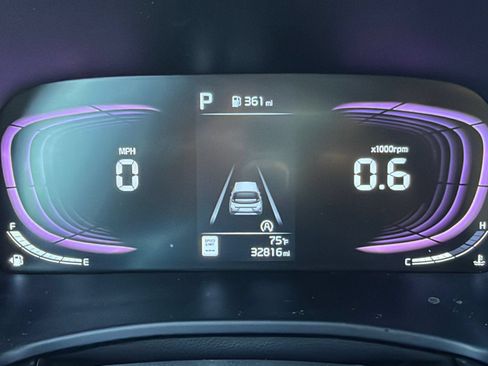 Used 2025 Kia Soul LX w/ LX Technology Package FWD image 38