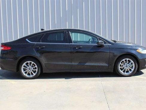 Used 2020 Ford Fusion SE image 3