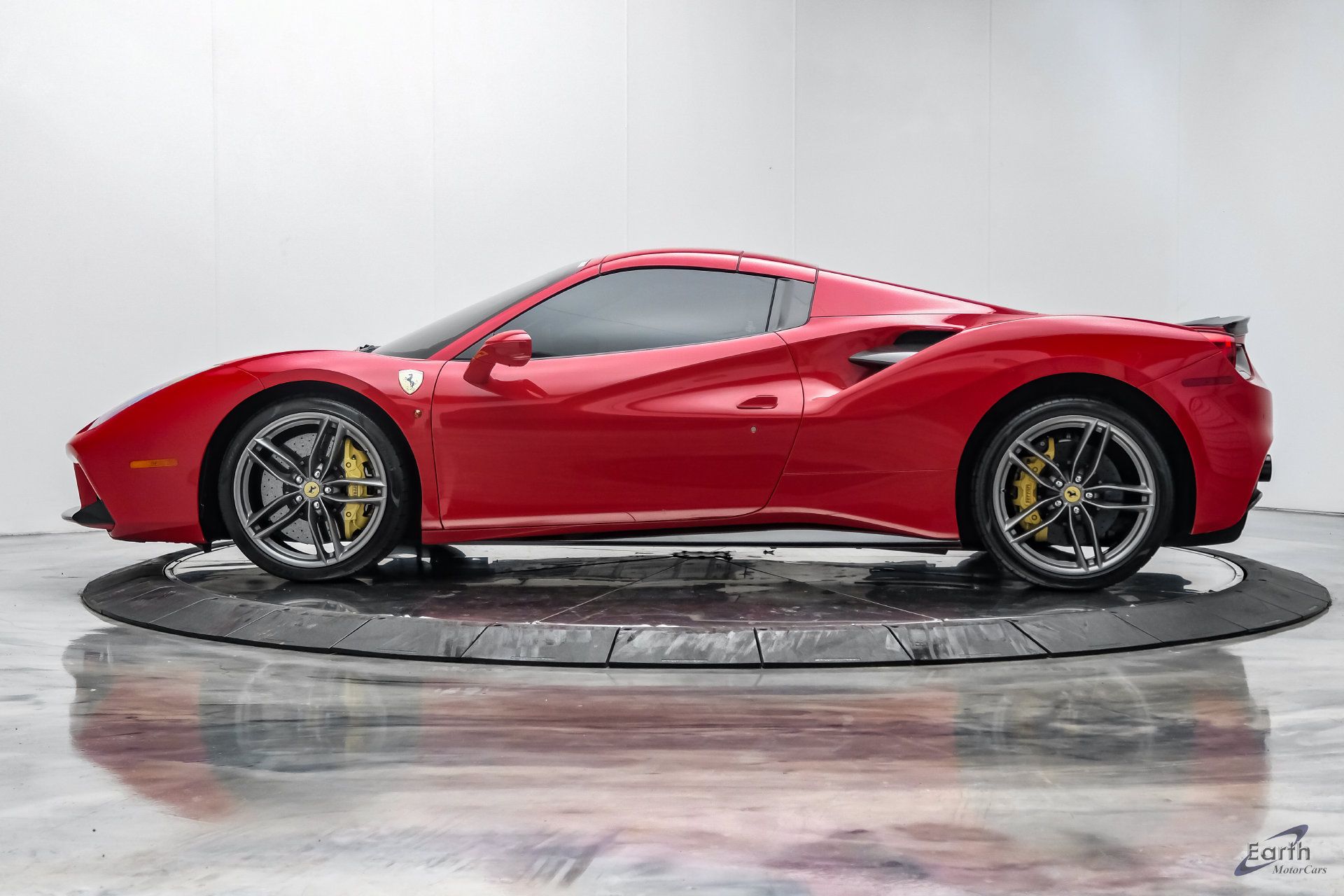 Used 2018 Ferrari 488 Spider RWD image 10