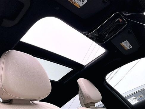 Certified 2025 Mercedes-Benz GLC 300 4MATIC image 30