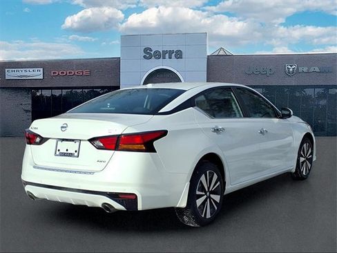 Used 2021 Nissan Altima 2.5 SV w/ SV Premium Package image 6