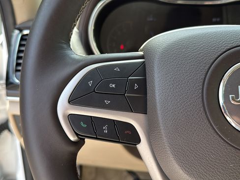 Used 2019 Jeep Grand Cherokee Overland AWD/4WD image 23