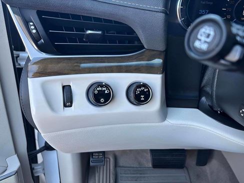 Used 2019 Cadillac Escalade Luxury image 10