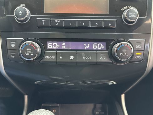 Used 2015 Nissan Altima 2.5 SV image 27