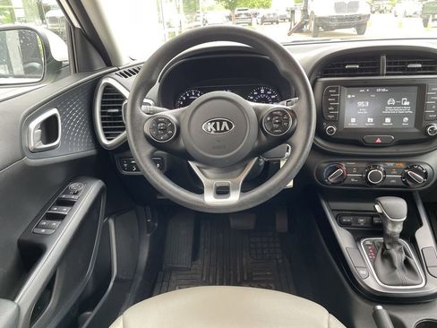Used 2020 Kia Soul S FWD image 12