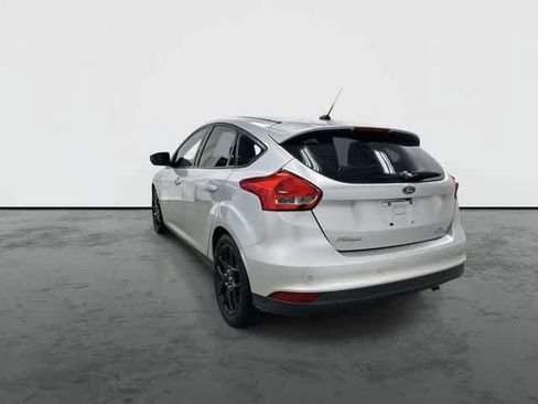 Used 2016 Ford Focus SE w/ Equipment Group 201A FWD image 2