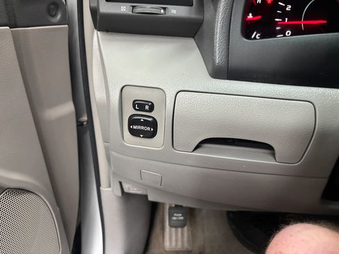 Used 2009 Toyota Camry LE FWD image 16