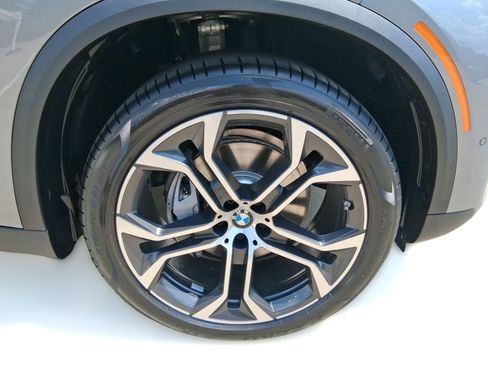 Used 2026 BMW X5 sDrive40i image 10