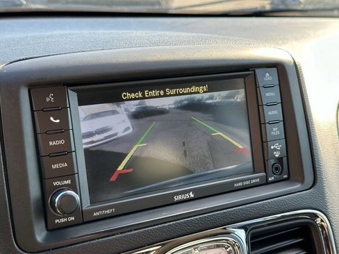 Used 2014 Chrysler Town & Country Touring-L w/ Driver Convenience Group image 29