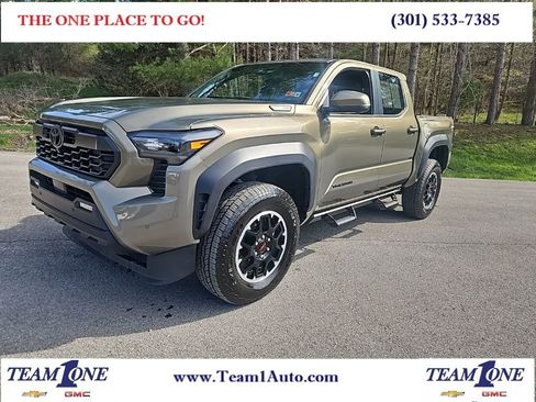 Used 2025 Toyota Tacoma TRD Off-Road w/ TRD Off Road Premium Package AWD/4WD image 1