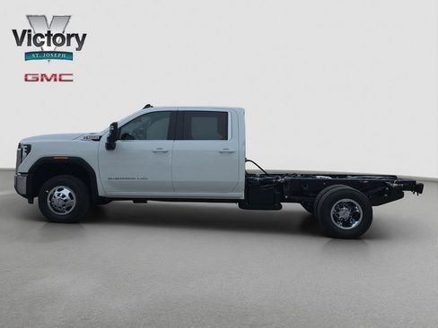 New 2026 GMC Sierra 3500 SLE w/ SLE Convenience Package AWD/4WD image 6