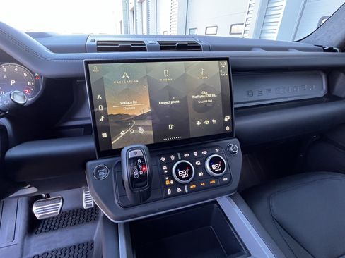 Certified 2026 Land Rover Defender 110 V8 image 24