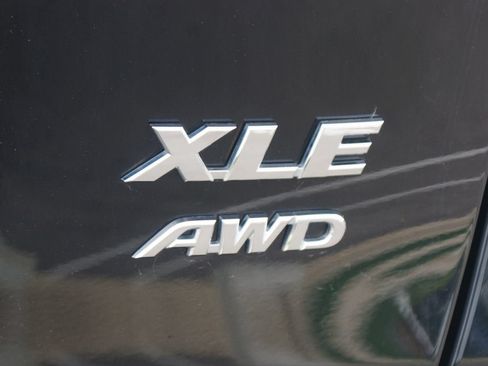 Used 2022 Toyota RAV4 XLE AWD/4WD image 19