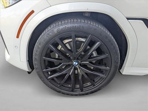 Used 2022 BMW X6 xDrive40i w/ Executive Package image 13