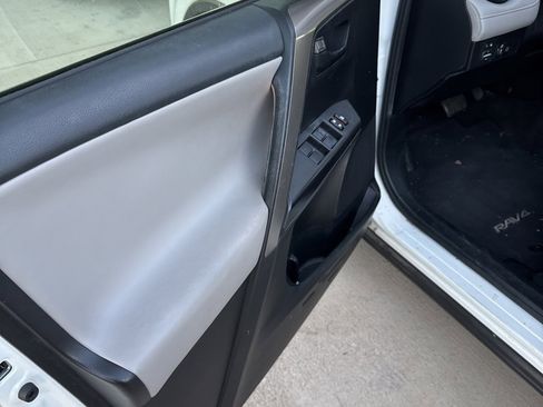 Used 2018 Toyota RAV4 LE Plus image 5