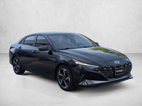 Used 2022 Hyundai Elantra Limited w/ Cargo Package FWD image 3