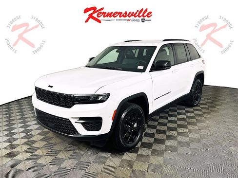 New 2025 Jeep Grand Cherokee Altitude image 3