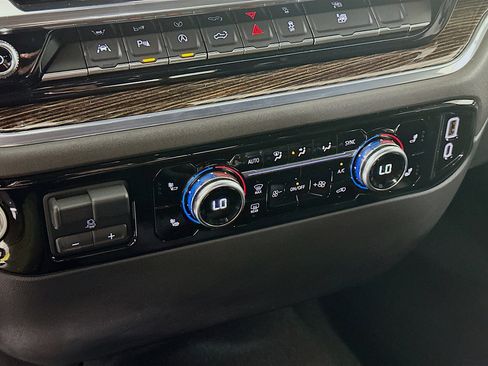 Used 2024 GMC Sierra 1500 SLE w/ Preferred Package image 24