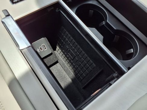 New 2026 Lincoln Navigator L Premier AWD/4WD image 12