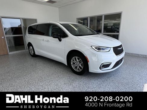 Used 2024 Chrysler Pacifica Touring-L FWD image 1