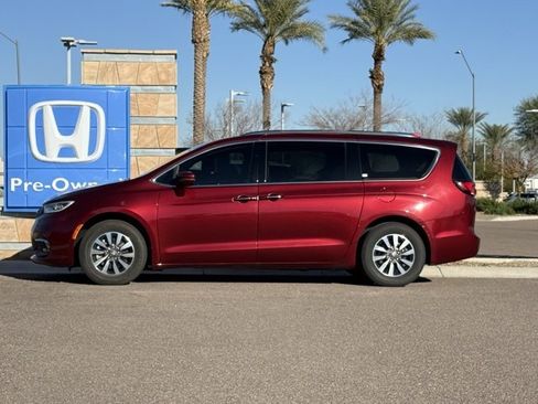 Used 2021 Chrysler Pacifica Touring-L image 8