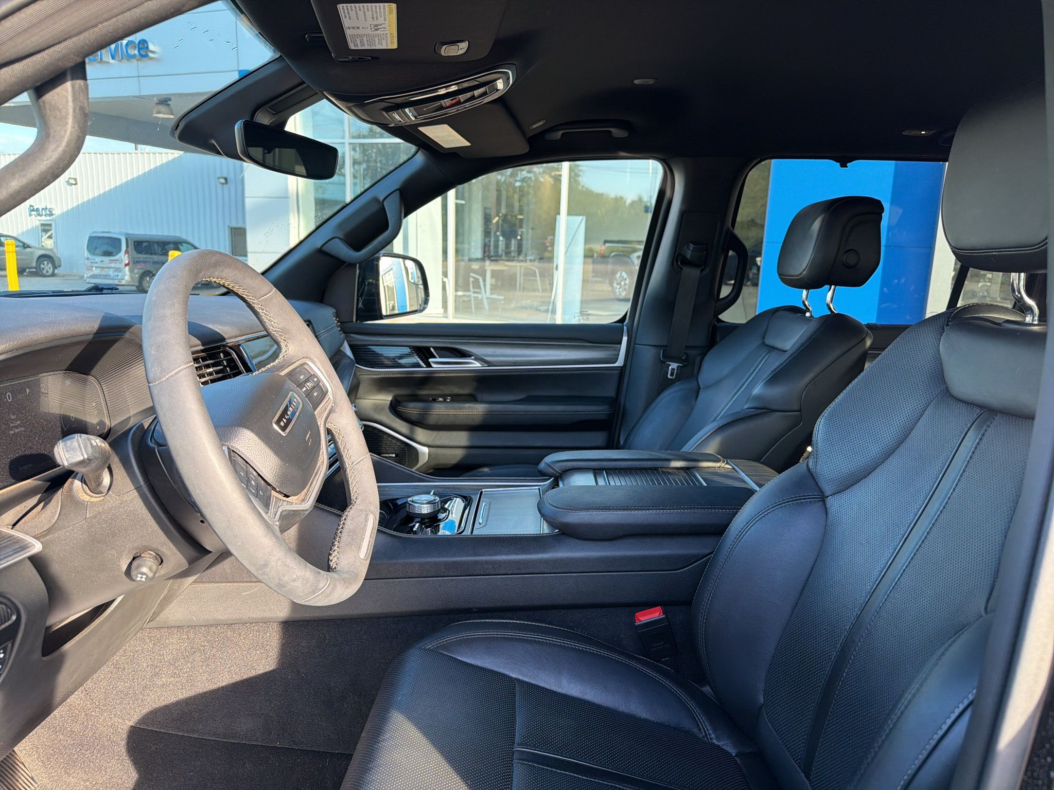 Used 2024 Jeep Wagoneer Series II w/ Convenience Group I AWD/4WD image 5