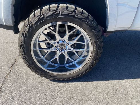 Used 2022 RAM 1500 Laramie AWD/4WD image 5
