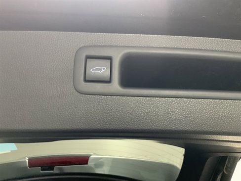 Used 2022 Toyota Highlander XLE image 9