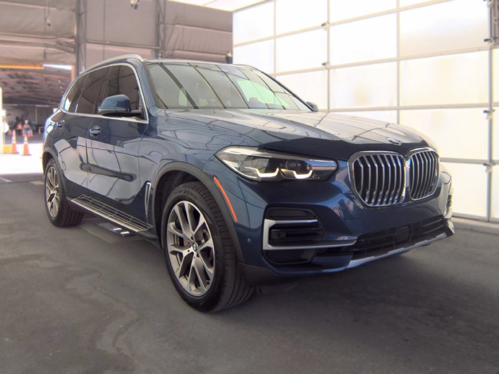 Used 2022 BMW X5 xDrive40i AWD/4WD image 3