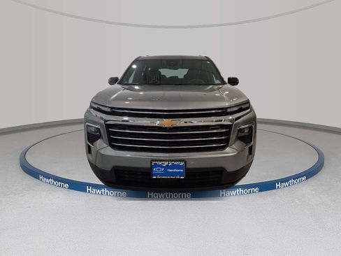 Used 2026 Chevrolet Traverse LT w/ Driver Confidence Package AWD/4WD image 2