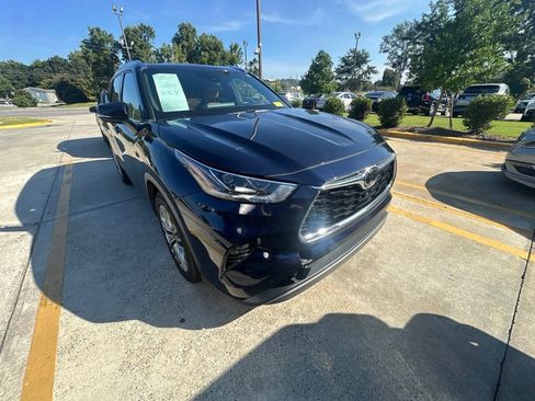 Used 2021 Toyota Highlander Platinum FWD image 1