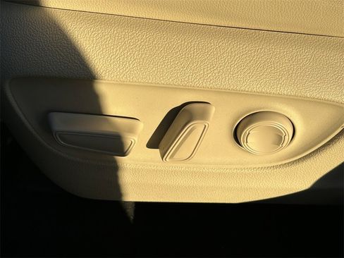 Certified 2022 Toyota Highlander Platinum image 27