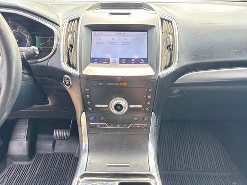 Used 2020 Ford Edge Titanium w/ Equipment Group 301A FWD image 23