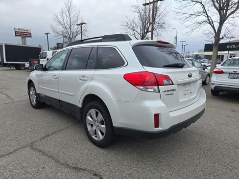 Used 2011 Subaru Outback 2.5i Premium w/ All-Weather Pkg image 10
