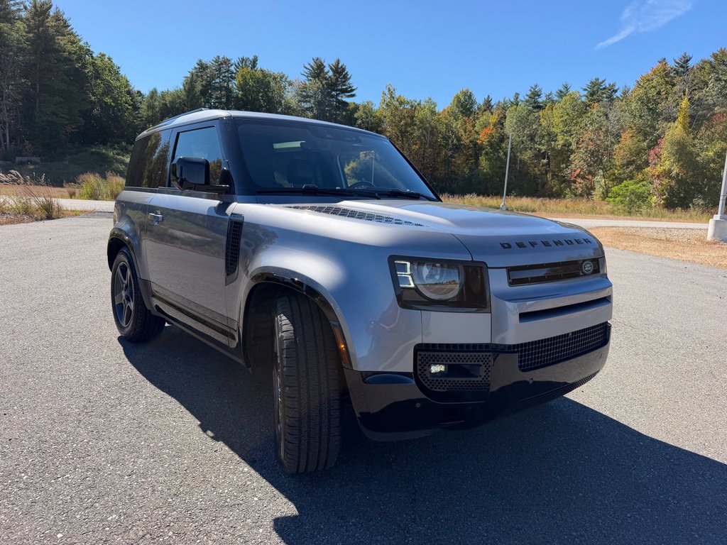 Used 2024 Land Rover Defender 90 X-Dynamic SE AWD/4WD image 4