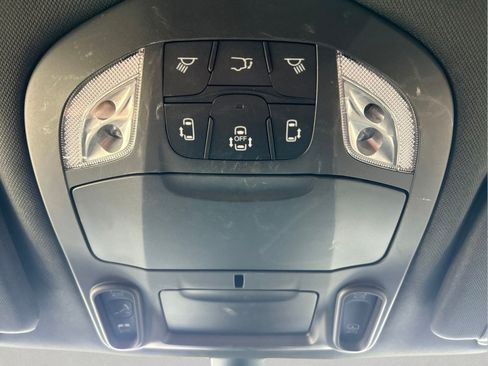 Used 2025 Chrysler Pacifica Select FWD image 34