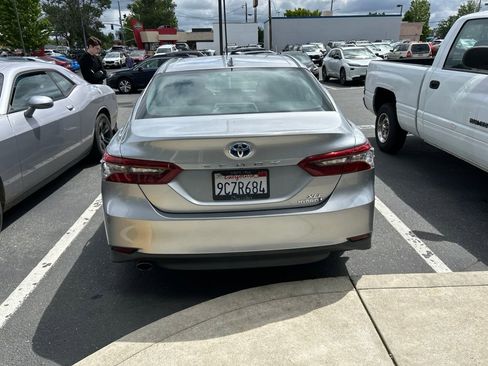 Used 2023 Toyota Camry XLE FWD image 3